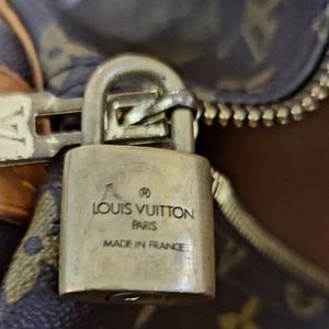 Bulto de viaje louis vuitton.